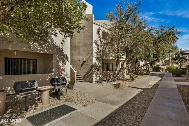 Building Photo - 4850 E Desert Cove Ave