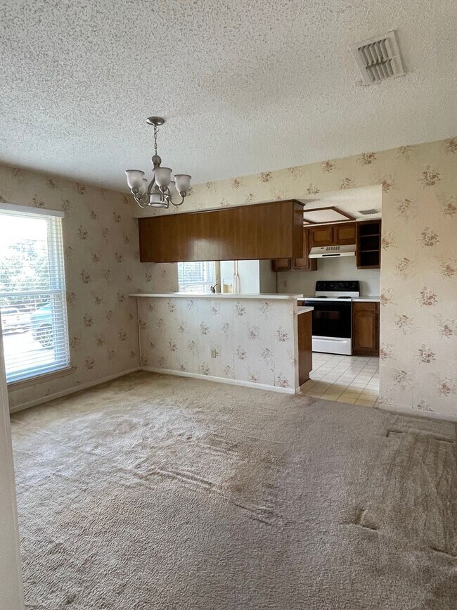 Foto del edificio - 1605 Cedar Oaks Ln
