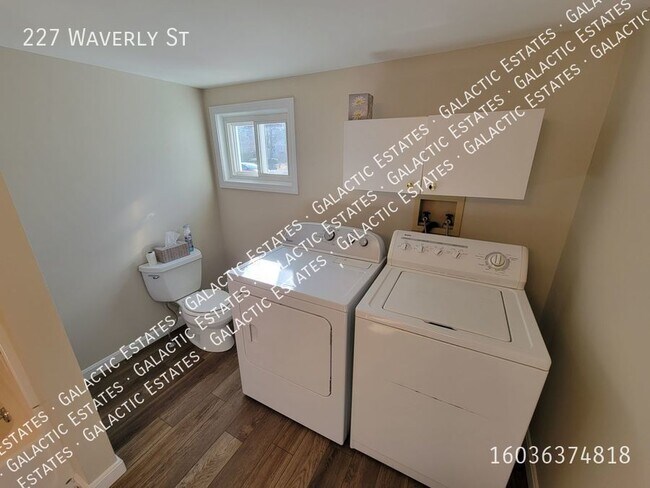 Building Photo - East Side Neighborhood 4 Bedroom 1.5 bath ...