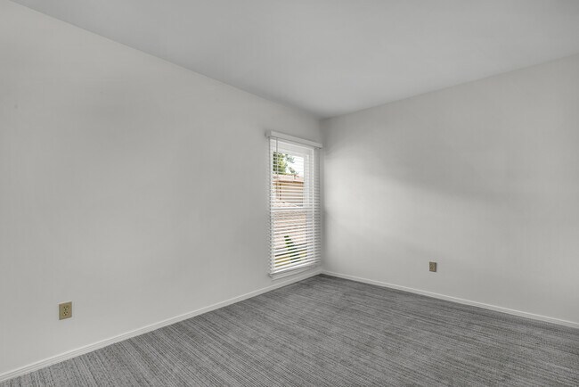 Building Photo - 4076 Tropico Way