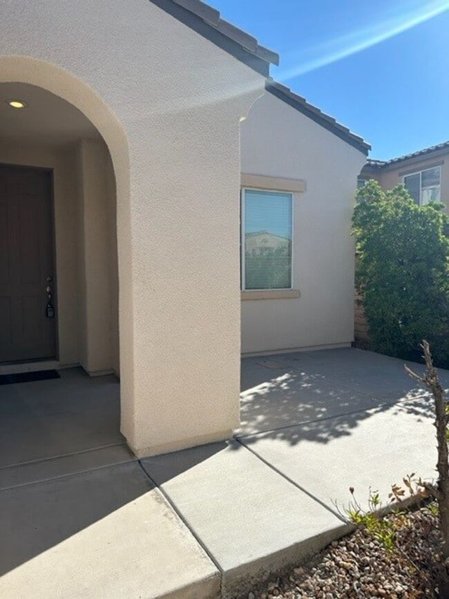Building Photo - Beautiful 4 bedroom home In Paseos Summerlin - minutes from DT Summerlin and Red Rock Canyon!!