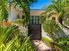 Building Photo - 5510 San Vicente St