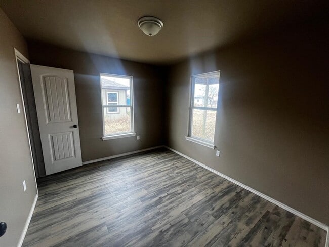Foto del edificio - 1323 E 14th St