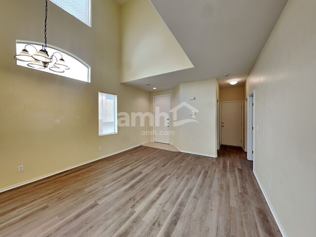 Foto del edificio - 6345 Hamilton Grove Ave