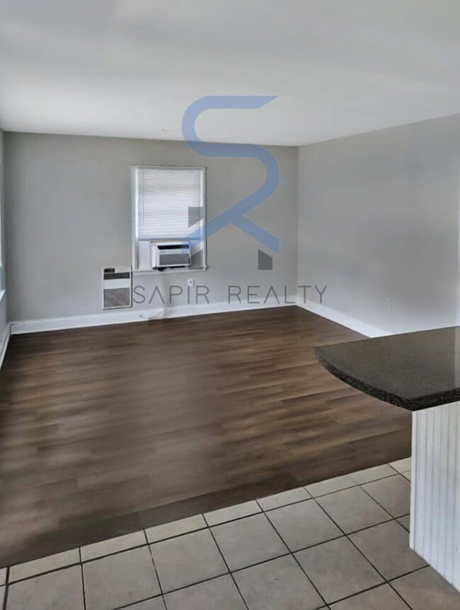 Building Photo - 225a Brady Dr