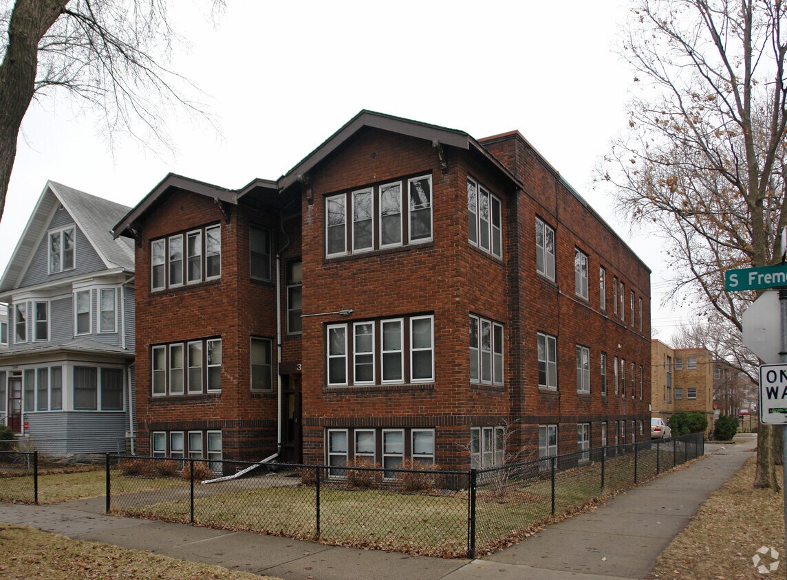 Foto principal - 3200 Fremont Ave S