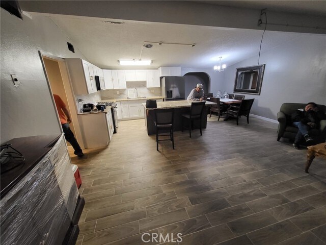 Foto del edificio - 3060 Emerald Ln