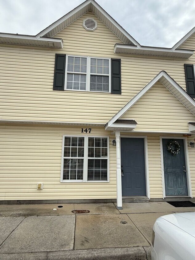 Primary Photo - Nice 2 bedroom, 2.5 bath Townhouse