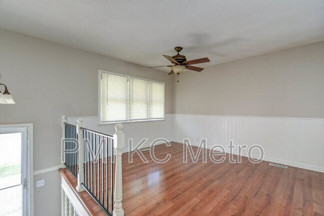 Foto del edificio - 18410 Shoshone Dr