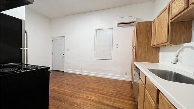 Foto del edificio - 1113 E 2nd St