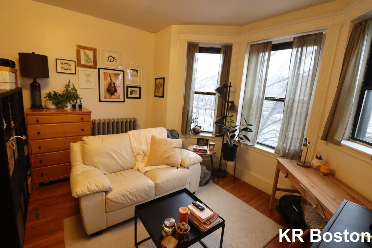 Primary Photo - 1243 Commonwealth Ave