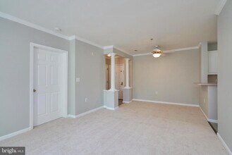 Building Photo - 6990 Falls Reach Dr