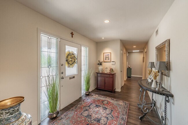 Foto del edificio - Coming Soon! Spacious 3 Bed, 2 Bath Duplex in the Heart of Overton West
