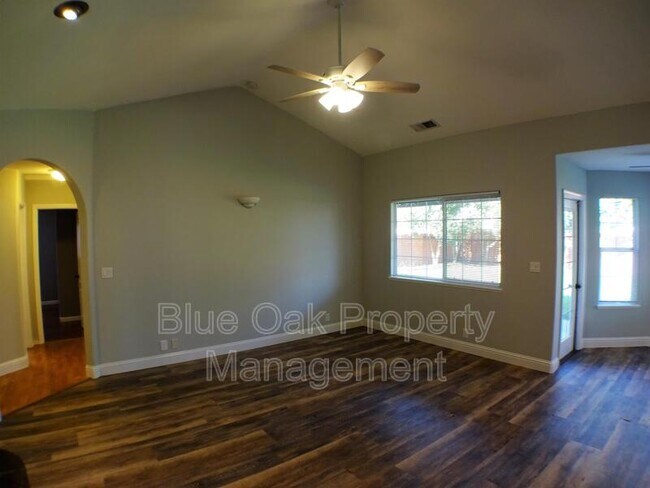 Foto del edificio - 612 W 6th Ave