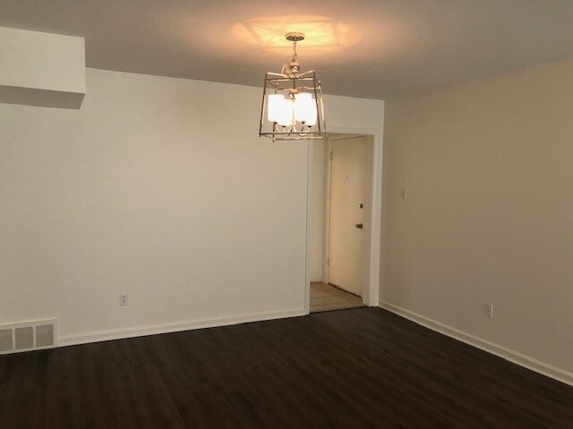 Building Photo - 4400 Poplar Ave
