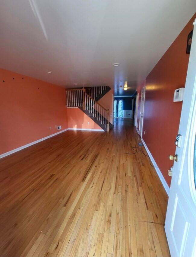Foto del edificio - 721 Drake Ave