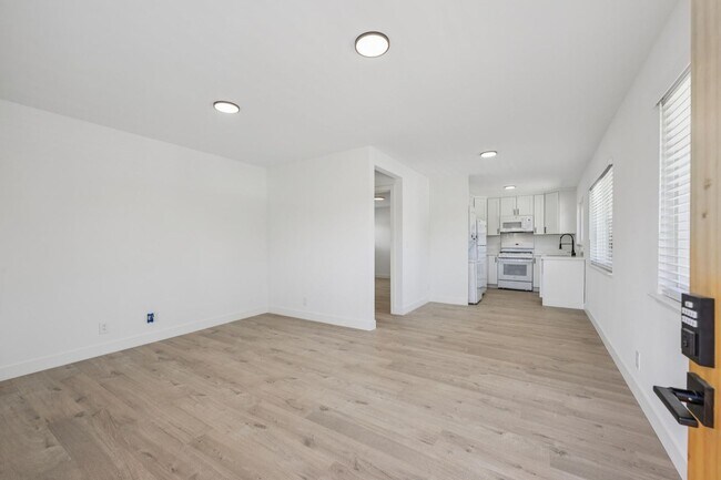 Building Photo - 1120 Davis St