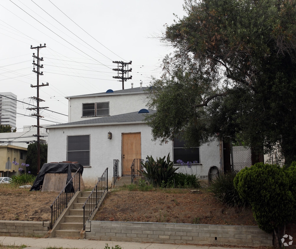 Building Photo - 1300 Armacost Ave