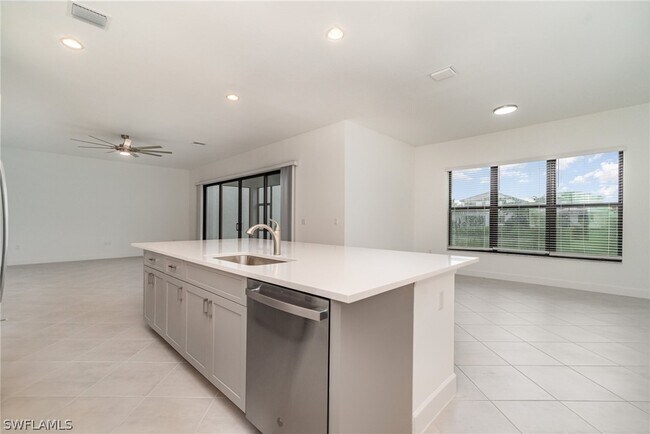 Foto del edificio - 12750 Woodbury Dr