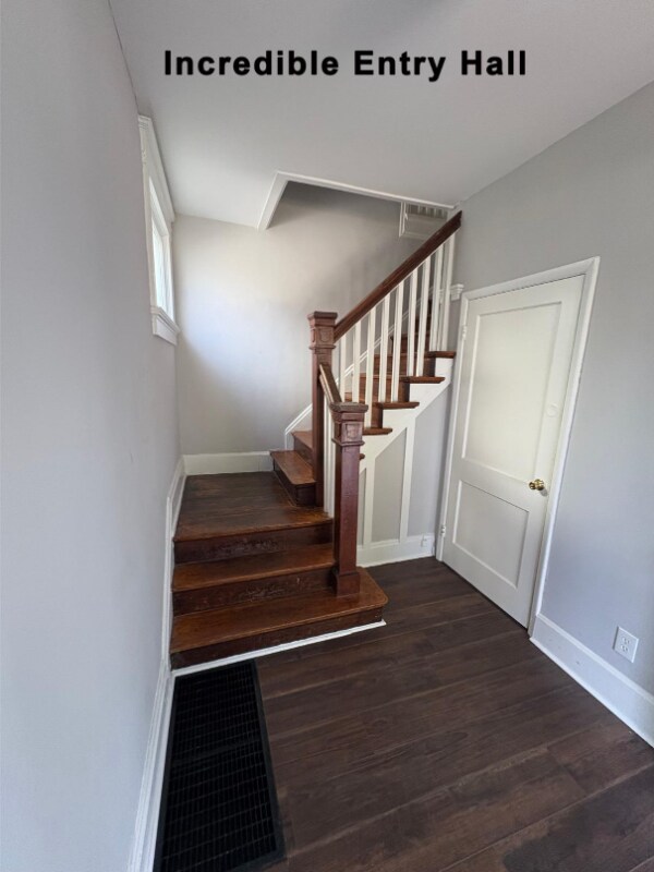 Building Photo - 868 Academy Ave