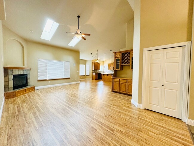 Building Photo - Stunning Executive 4 Bedroom 2 Bath Home in Northwest Loveland - 3-Car Garage!