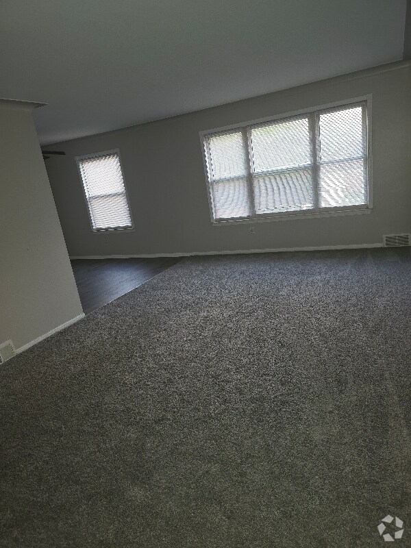 Building Photo - 31577 Fraser Dr