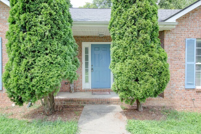 Foto del edificio - 3 bed 2 bath w sweet basement.  Go