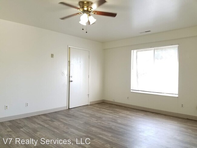 Foto del edificio - 290-294 Odell Lane 100 N