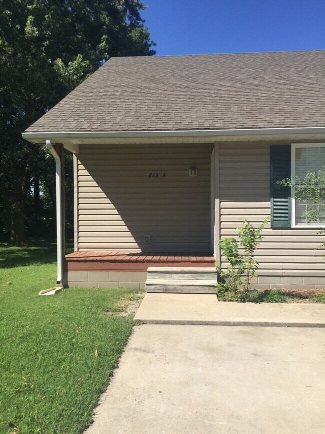 Foto del edificio - Very Nice 3BR/2BA Duplex on Dead End Street!