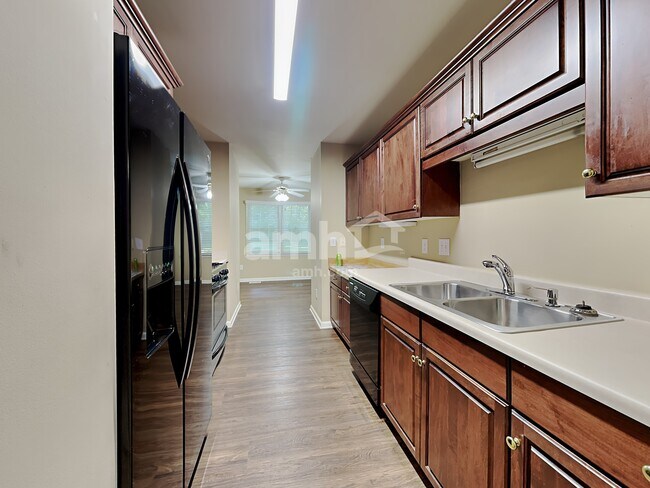 Foto del edificio - 5502 Garden Lake Dr