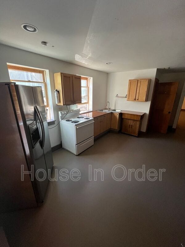 Building Photo - 127 Flint St