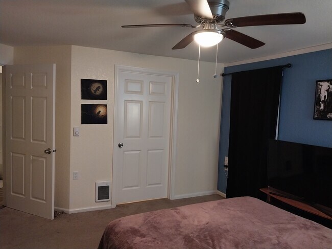 primer dormitorio - 9815 Holly Dr