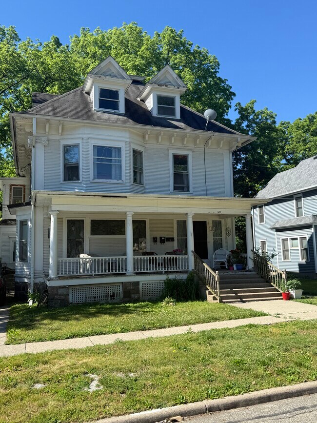 Building Photo - 611 W Prospect St