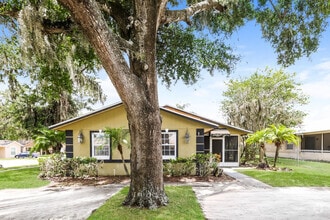 Building Photo - 2310 Chestnut Hills Dr