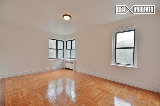 Foto del edificio - 3000 Valentine Ave