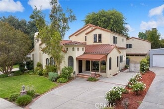 Building Photo - 1647 N Santa Anita Ave