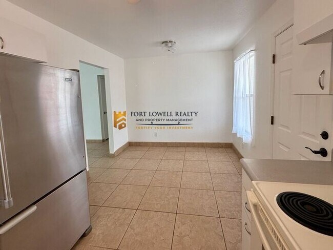 Building Photo - Charming three bedroom - two bathroom GREA...