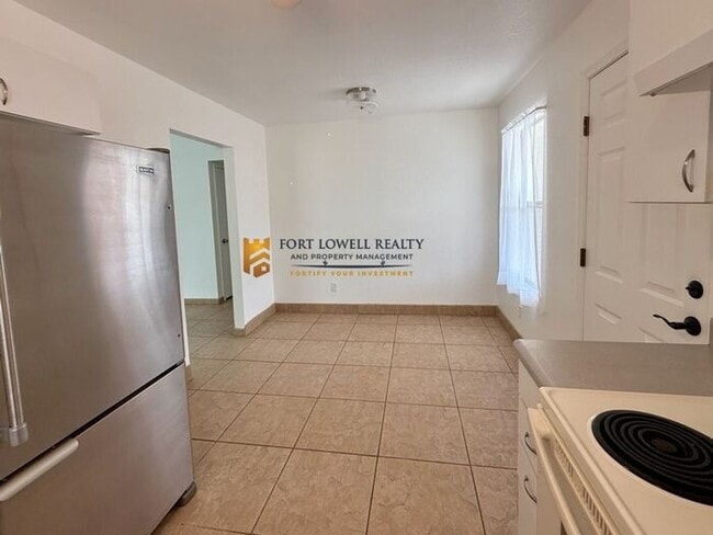 Foto del edificio - Charming three bedroom - two bathroom GREA...