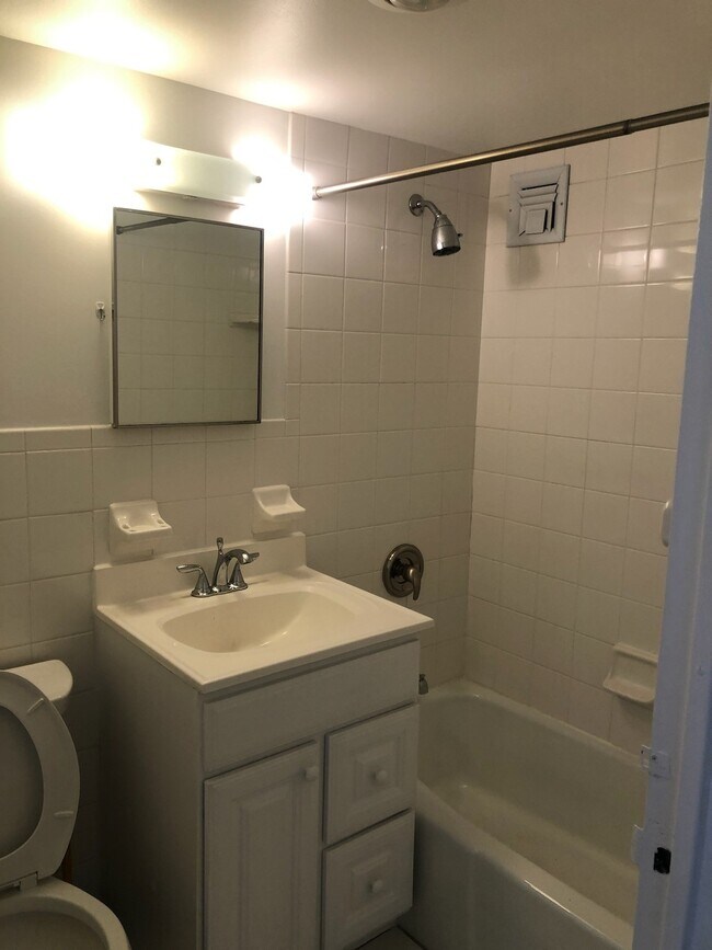 bath - 87 Glenbrook Rd