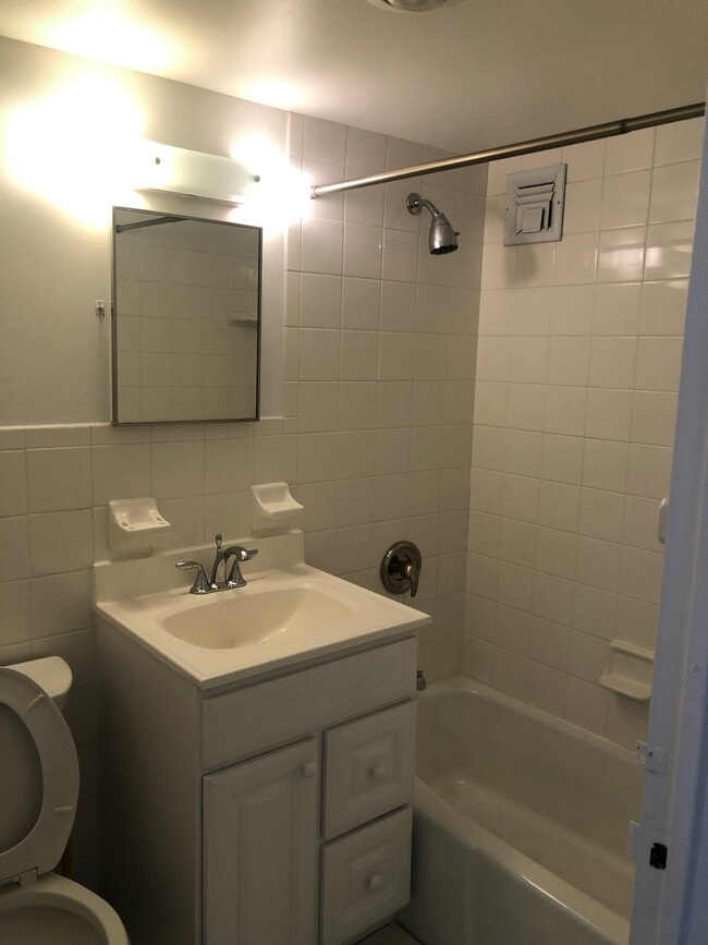 bath - 87 Glenbrook Rd