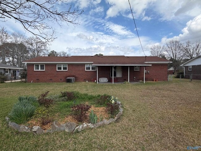 Building Photo - 900 Barclift St NW