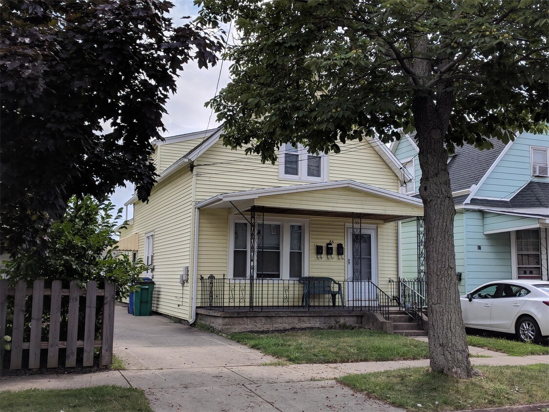 Primary Photo - 83 Marion St