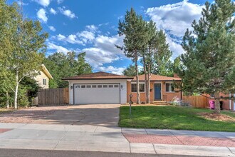 Building Photo - 411 Redwood Dr