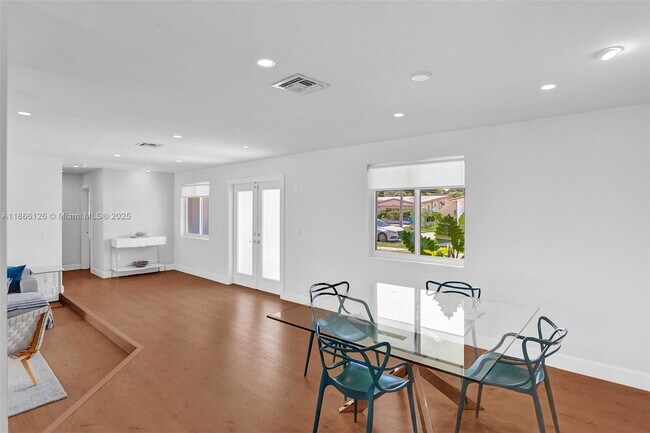 Foto del edificio - 2055 NE 202nd St