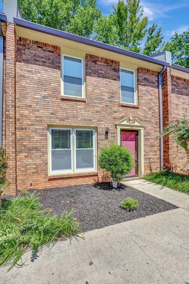 Building Photo - 139 Forrest Ave