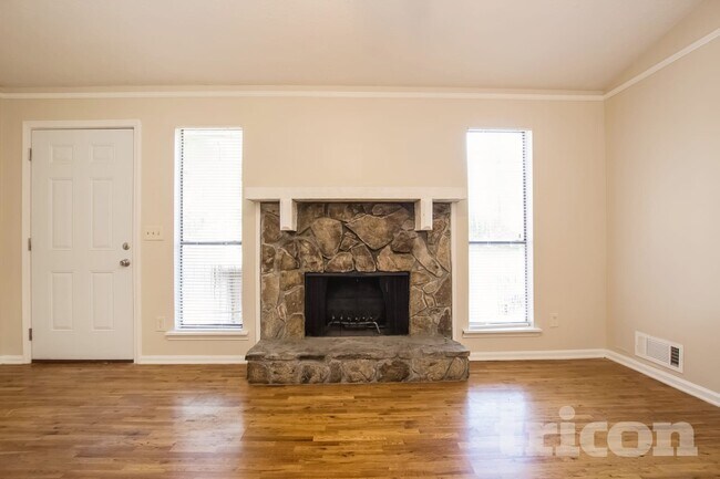 Foto del edificio - 4063 Tanglewood Rd