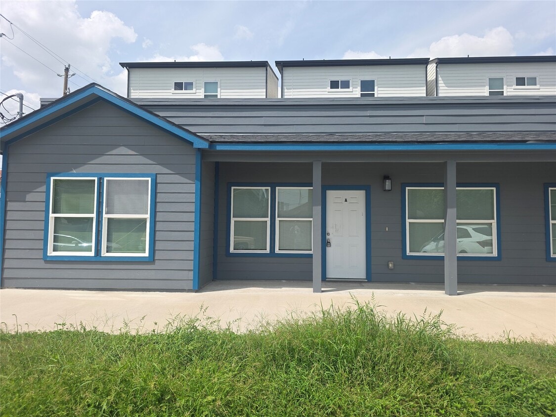 Foto principal - 3221 Ennis St