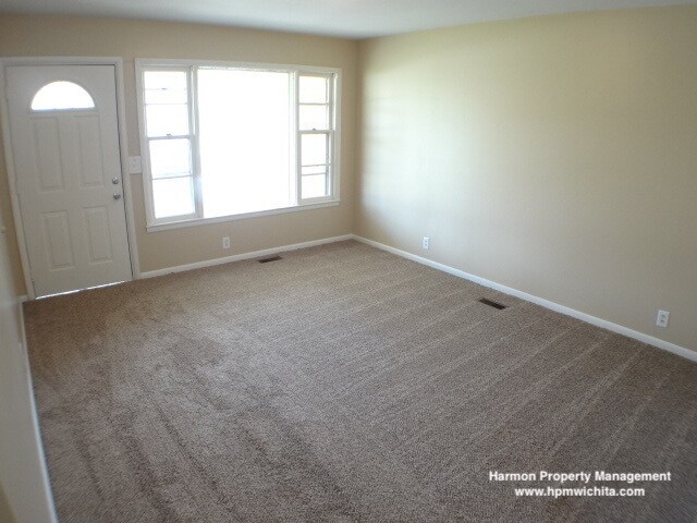 Building Photo - Three Bedroom One Bathroom Single Family H...