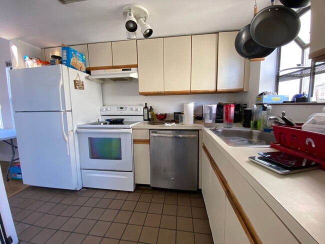 Photo - 2 bed/1 bath in Allston House