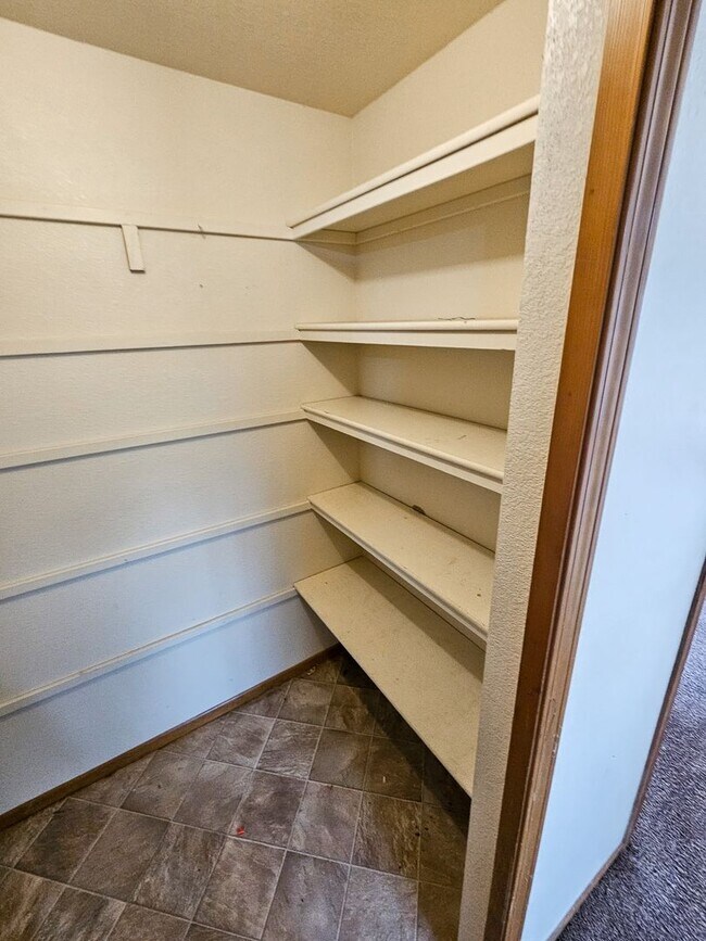 Foto del edificio - 1097 Summer Breeze Dr N